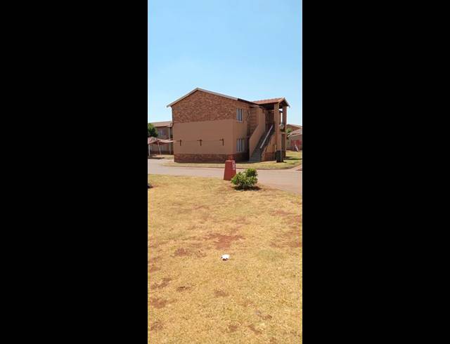 2 BEDROOM HOUSE FOR SALE IN PROTEA GLEN